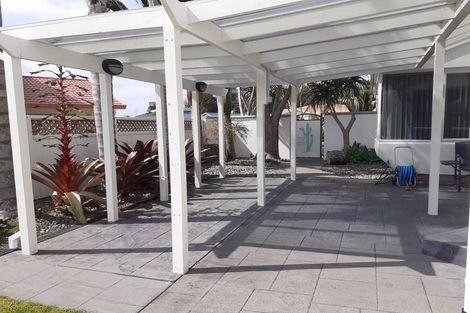 Photo of property in 12 Shelter Grove, Frankleigh Park, New Plymouth, 4310