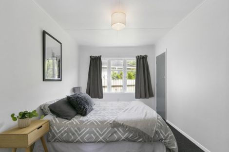 Photo of property in 35 Lees Grove, Wainuiomata, Lower Hutt, 5014