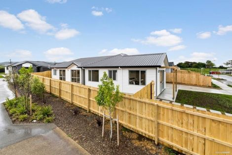 Photo of property in 1 Huahua Crescent, Papakura, 2110