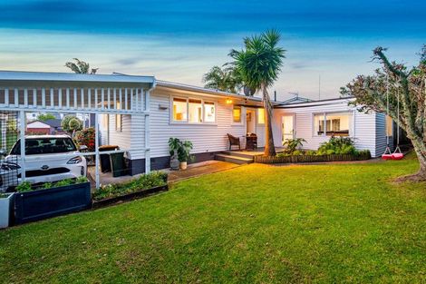 Photo of property in 1/17 Merriefield Avenue, Forrest Hill, Auckland, 0620