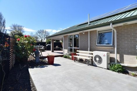 Photo of property in 15a Canberra Place, Redwood, Christchurch, 8051