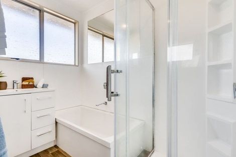 Photo of property in 48 Kent Lodge Avenue, Avonhead, Christchurch, 8042