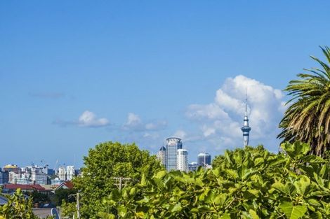 Photo of property in 2/175 Victoria Road, Devonport, Auckland, 0624