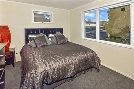 Photo of property in 2/51 Knightsbridge Drive, Forrest Hill, Auckland, 0620