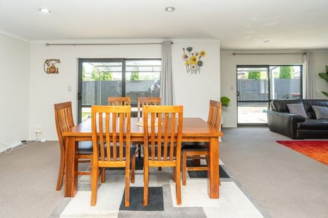 Photo of property in 28 Whitney Place, Rototuna North, Hamilton, 3210