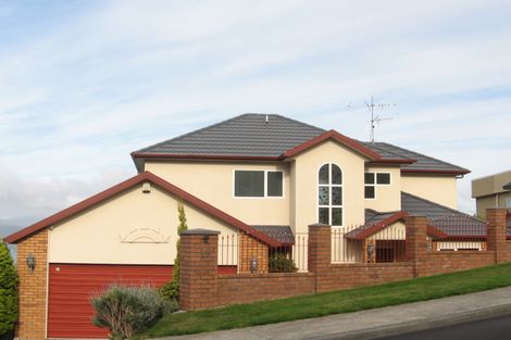 Photo of property in 48 Dress Circle, Newlands, Wellington, 6037
