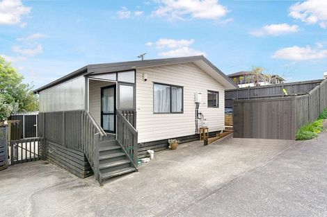 Photo of property in 124a Golf Road, New Lynn, Auckland, 0600