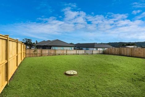 Photo of property in 16 Gilbransen Road, Kumeu, 0810
