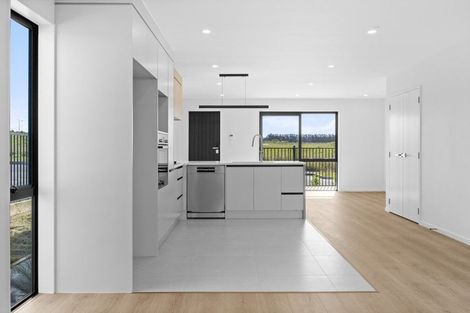 Photo of property in 4 Harikoa Way, Karaka, 2113