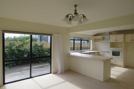 Photo of property in 5 Kellyville Heights, Merrilands, New Plymouth, 4312