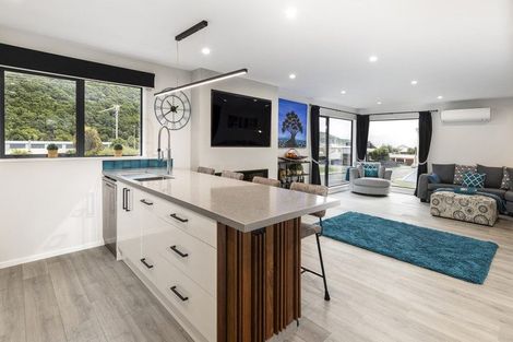 Photo of property in 15 Beach Road, Waikawa, Picton, 7220