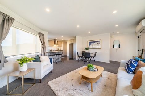 Photo of property in 42a Landsdowne Terrace, Karori, Wellington, 6012