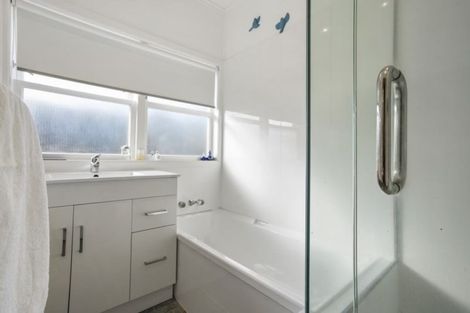 Photo of property in 1/290 East Coast Road, Forrest Hill, Auckland, 0620