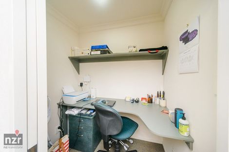 Photo of property in 3 Ron Place, Fitzherbert, Palmerston North, 4410