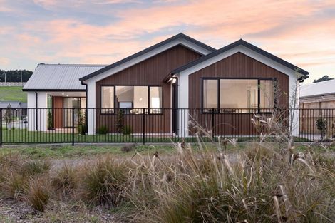 Photo of property in 129 Whakaturou Crescent, Pyes Pa, Tauranga, 3112