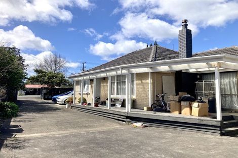 Photo of property in 672 Te Atatu Road, Te Atatu Peninsula, Auckland, 0610