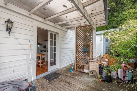 Photo of property in 80 Kelburn Parade, Kelburn, Wellington, 6012