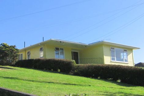 Photo of property in 32 Raroa Terrace, Tawa, Wellington, 5028