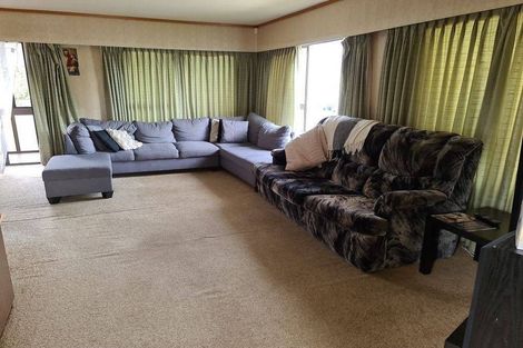 Photo of property in 2/1 Deuxberry Avenue, Northcote, Auckland, 0627