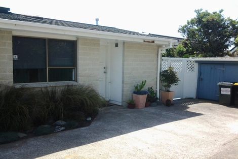 Photo of property in 84a Endeavour Street, Lyall Bay, Wellington, 6022