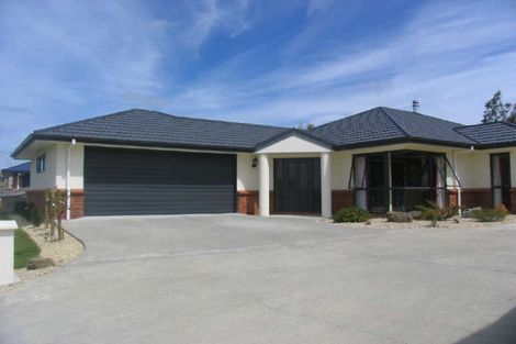 Photo of property in 64 Ruapehu Drive, Fitzherbert, Palmerston North, 4410