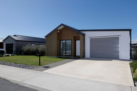 Photo of property in 8 Rotoiti Place, Paraparaumu, 5032