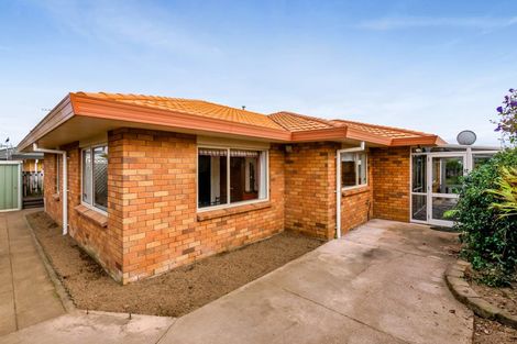 Photo of property in 1/9 Waiwera Place, Merrilands, New Plymouth, 4312