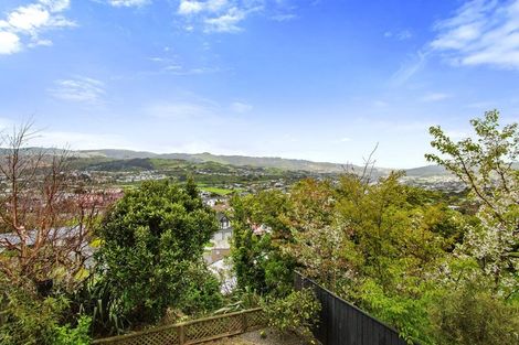 Photo of property in 9 Ordley Grove, Tawa, Wellington, 5028