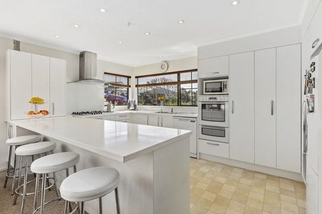 Photo of property in 87 Victory Crescent, Tawa, Wellington, 5028