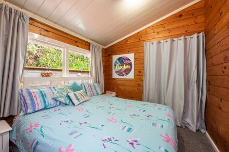 Photo of property in 2 Thomas Hook Street, Tawa, Wellington, 5028