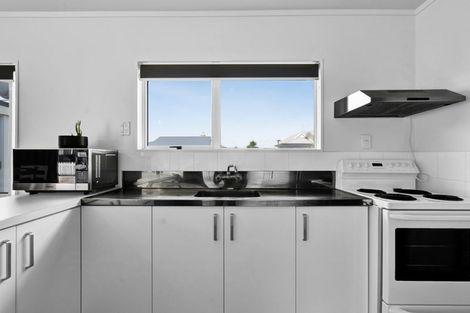 Photo of property in 2/353 Saint Aubyn, Moturoa, New Plymouth, 4310