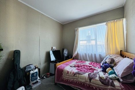 Photo of property in 18a Sylvan Crescent, Te Atatu South, Auckland, 0610