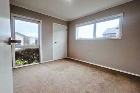Photo of property in 16 Koru Loop, Paraparaumu, 5032