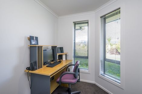 Photo of property in 2 Lamont Place, Waikanae, 5036