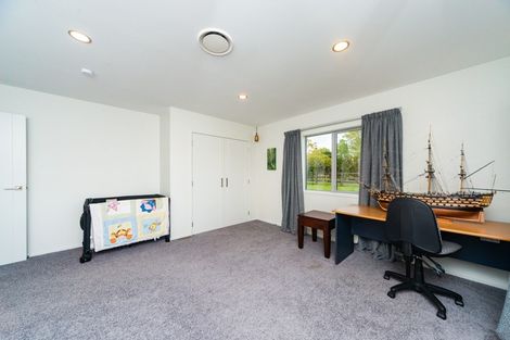 Photo of property in 74 Polson Hill Drive, Aokautere, Palmerston North, 4471