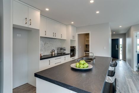 Photo of property in 60 Eriksen Road, Te Awa, Napier, 4110