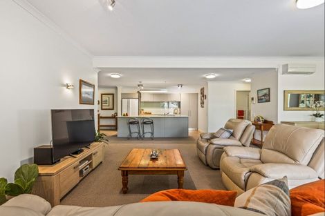 Photo of property in 21 Parkside Drive, Orewa, 0931