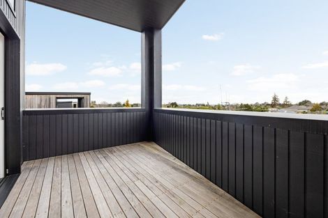 Photo of property in 2/7 Tarbett Road, Hillcrest, Hamilton, 3216