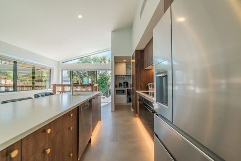 Photo of property in 18 Poplar Drive, Kelvin Heights, Queenstown, 9300