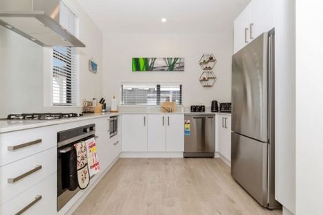 Photo of property in 17 Battalion Drive, Papakura, 2110