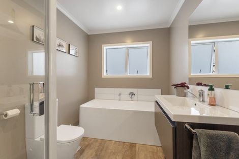 Photo of property in 19 Enereta Road, Otaki, 5512