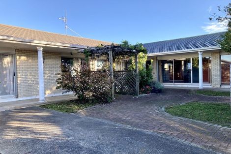 Photo of property in 2/89a Royal Road, Massey, Auckland, 0614