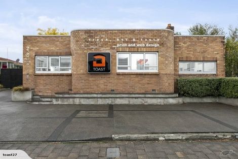 Photo of property in 2/27 Taharoto Road, Takapuna, Auckland, 0622