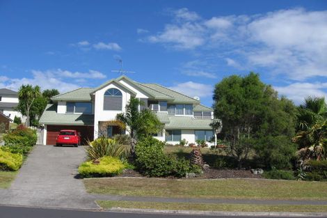 Photo of property in 30 Goldfinch Rise, Unsworth Heights, Auckland, 0632