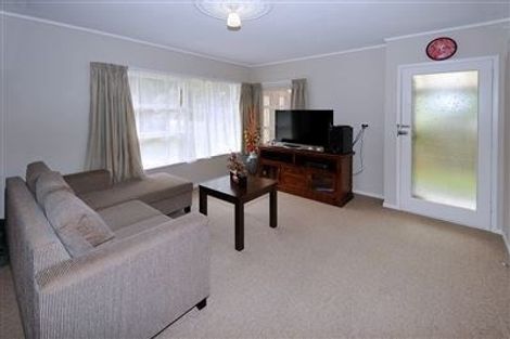 Photo of property in 1/15 Woodall Place, Totara Vale, Auckland, 0627