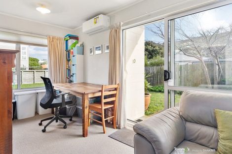 Photo of property in 10/154 Onepu Road, Lyall Bay, Wellington, 6022