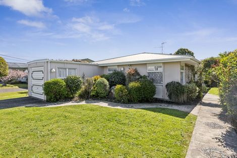 Photo of property in 35 Gray Avenue, Paraparaumu Beach, Paraparaumu, 5032