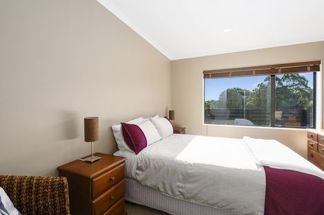 Photo of property in 4 Jasmine Place, Fitzherbert, Palmerston North, 4410