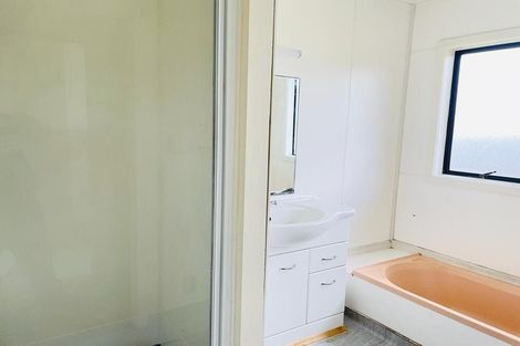 Photo of property in 17 Solveig Place, Randwick Park, Auckland, 2105