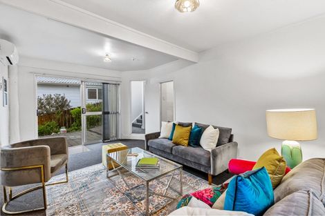 Photo of property in 10 Beauchamp Drive, Massey, Auckland, 0614